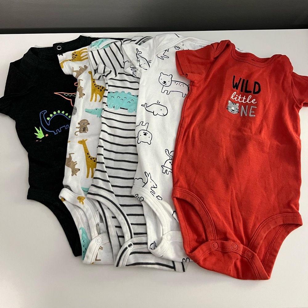 Bundle of 5 Animal Print Carter’s Onesies sz 12 Month